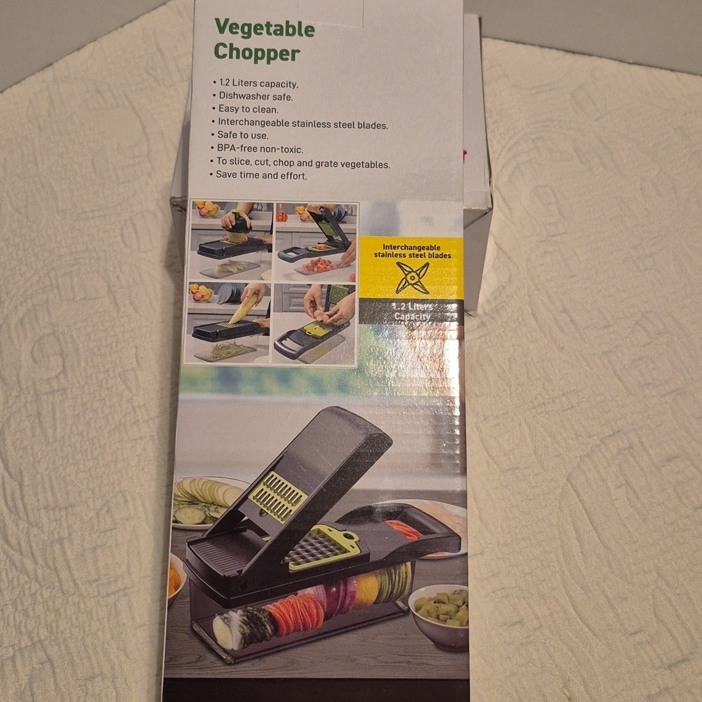 Vegetable Chopper new removed from box for pictures NEW